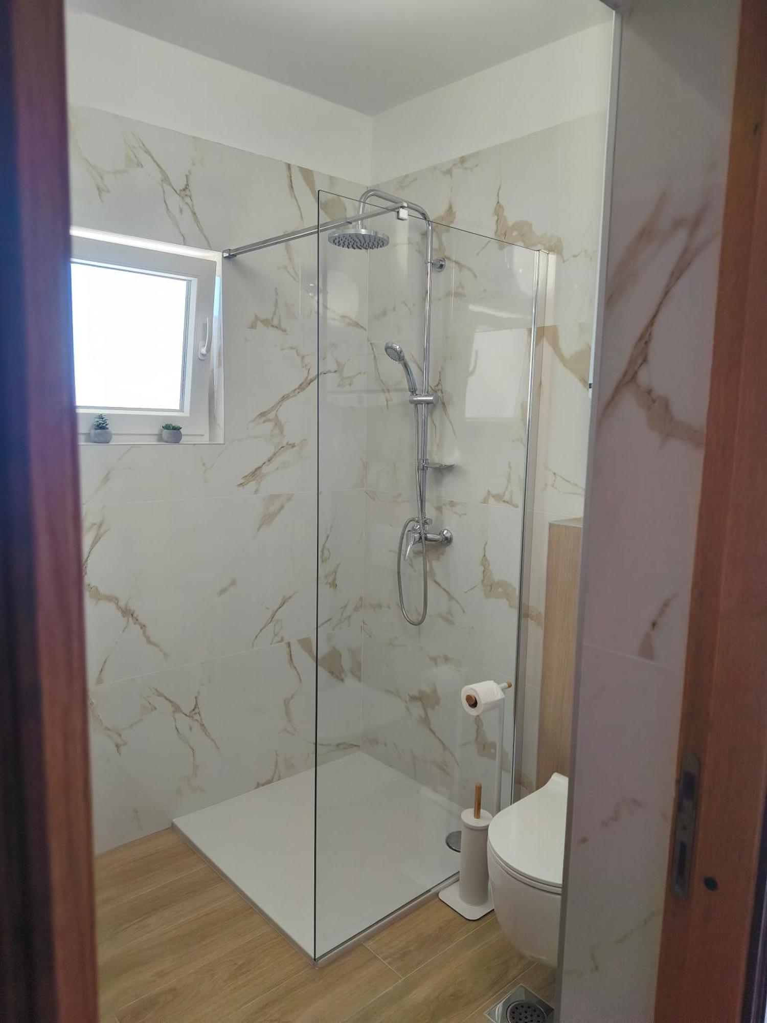 Apartmani Ljubica คาชเตลา ภายนอก รูปภาพ