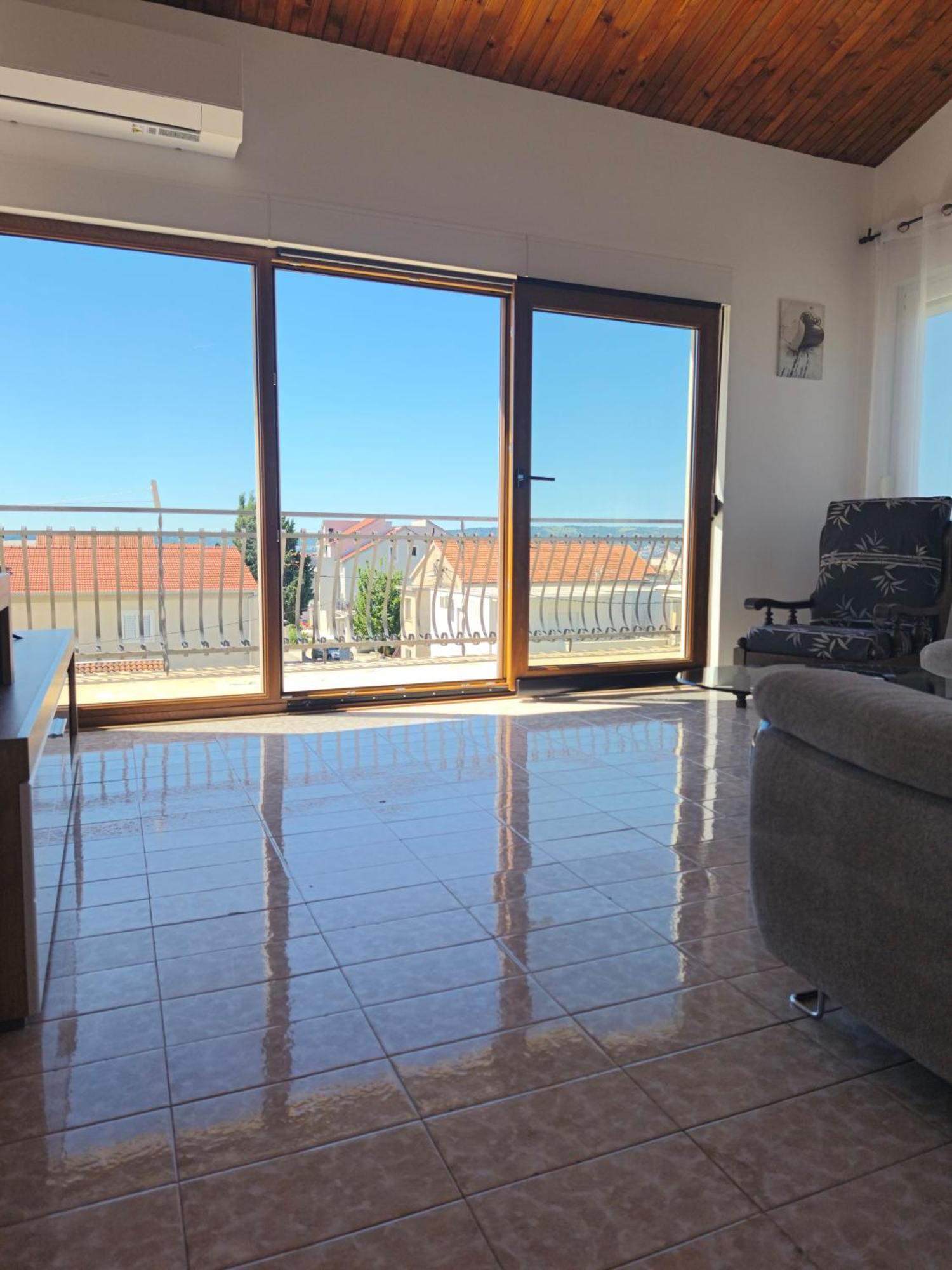 Apartmani Ljubica คาชเตลา ภายนอก รูปภาพ