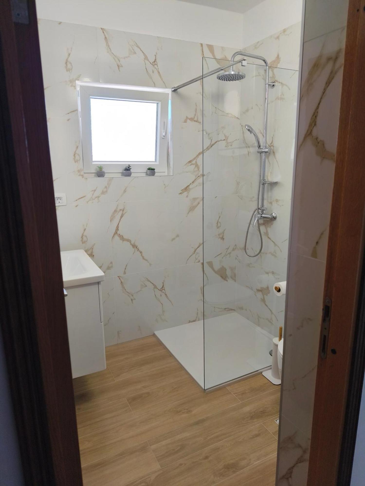Apartmani Ljubica คาชเตลา ภายนอก รูปภาพ