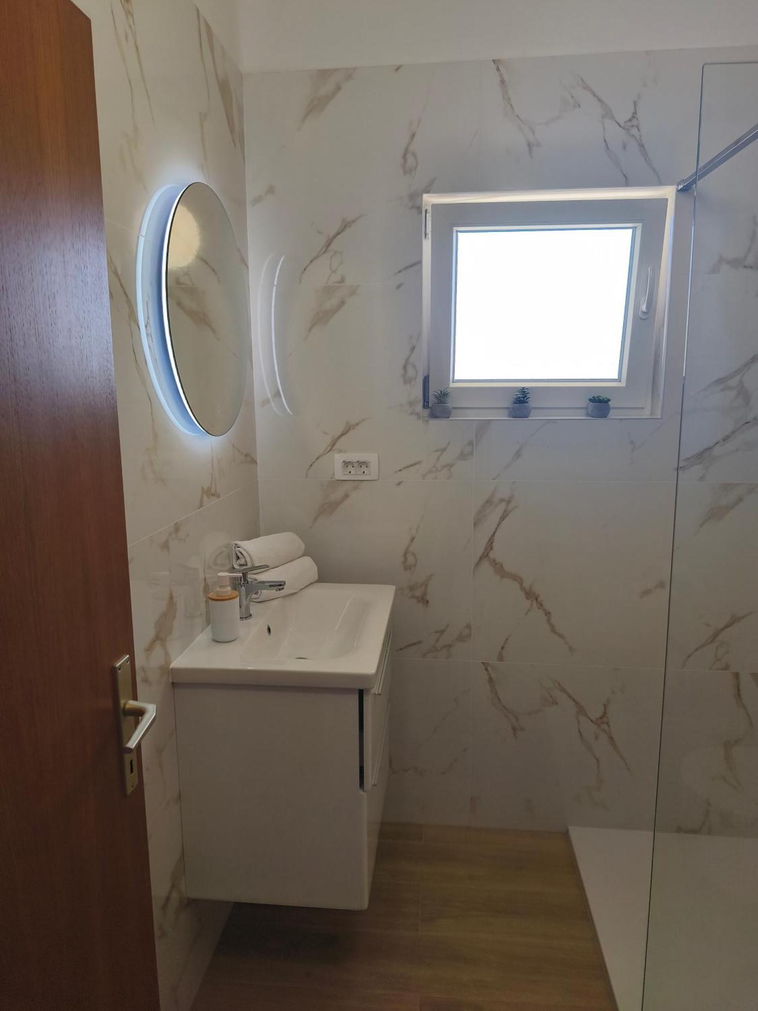 Apartmani Ljubica คาชเตลา ภายนอก รูปภาพ