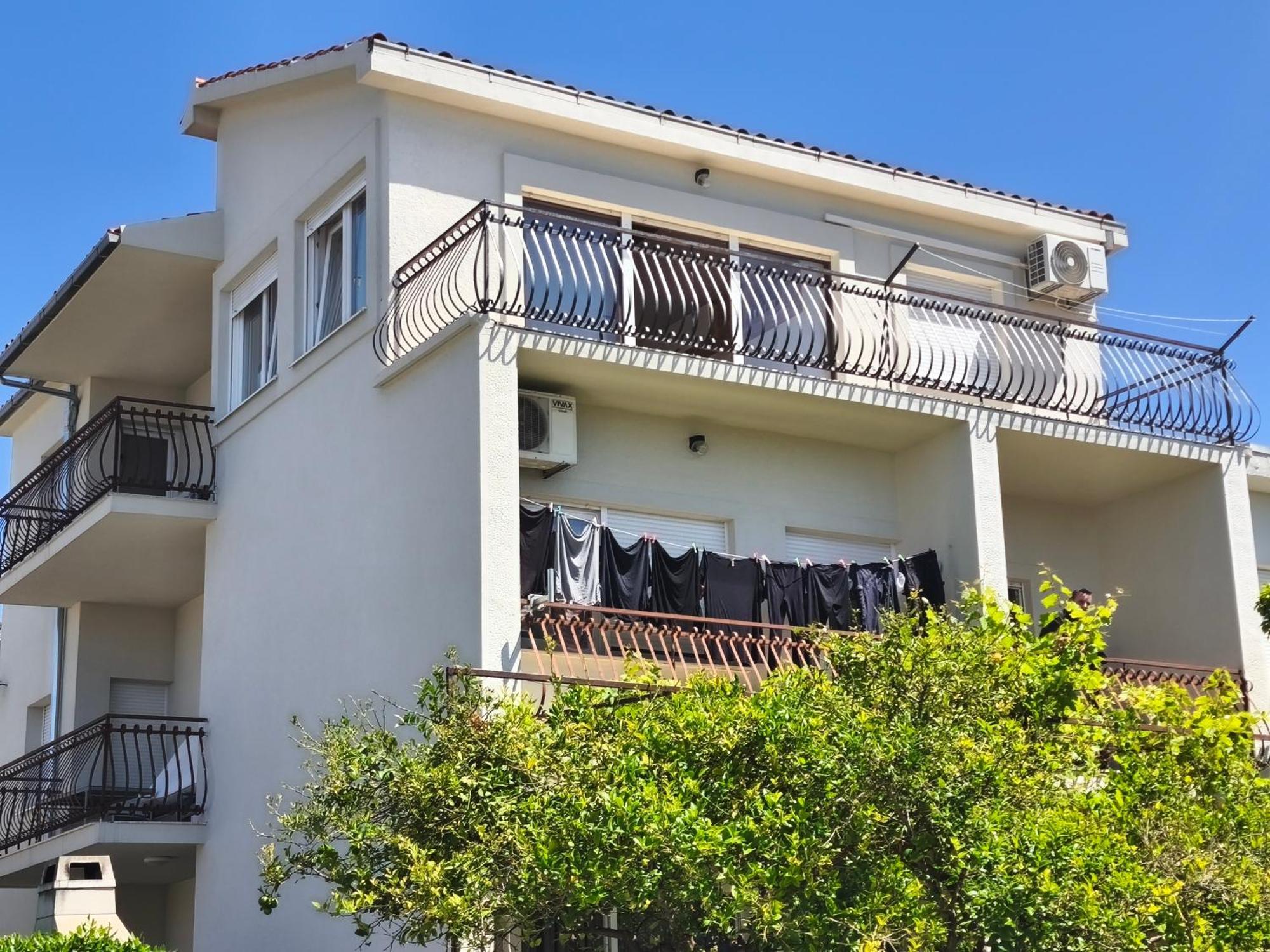 Apartmani Ljubica คาชเตลา ภายนอก รูปภาพ