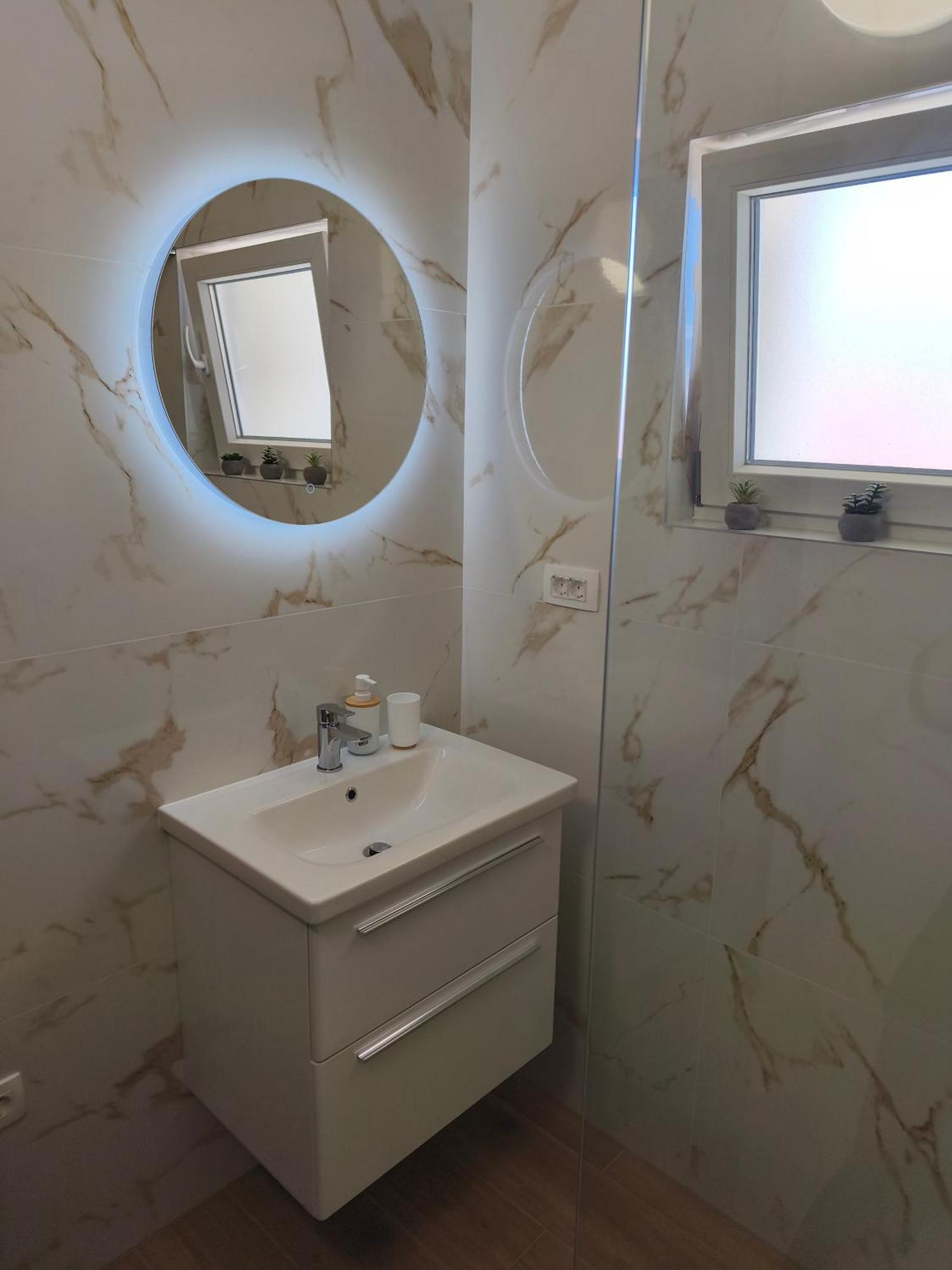 Apartmani Ljubica คาชเตลา ภายนอก รูปภาพ