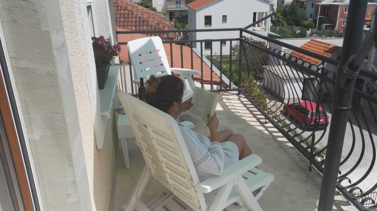 Apartmani Ljubica คาชเตลา ภายนอก รูปภาพ