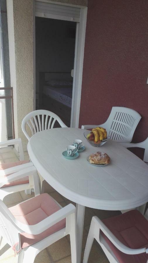 Apartmani Ljubica คาชเตลา ภายนอก รูปภาพ
