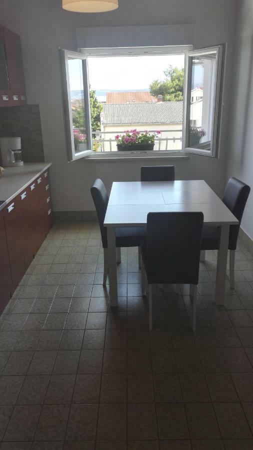 Apartmani Ljubica คาชเตลา ภายนอก รูปภาพ