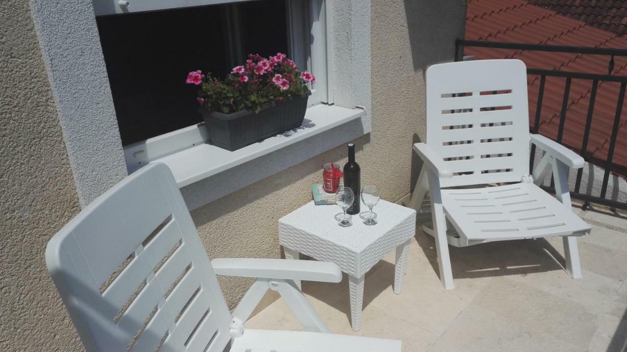 Apartmani Ljubica คาชเตลา ภายนอก รูปภาพ