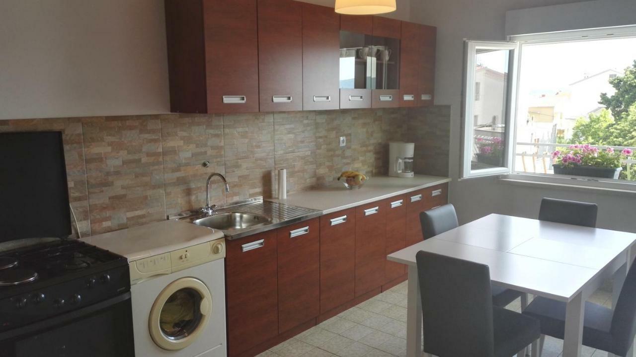 Apartmani Ljubica คาชเตลา ภายนอก รูปภาพ