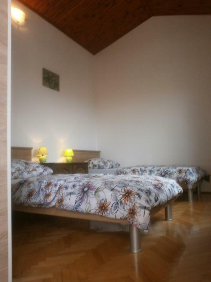 Apartmani Ljubica คาชเตลา ภายนอก รูปภาพ