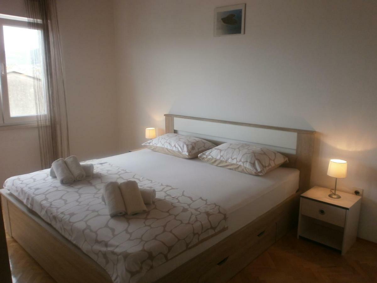 Apartmani Ljubica คาชเตลา ภายนอก รูปภาพ