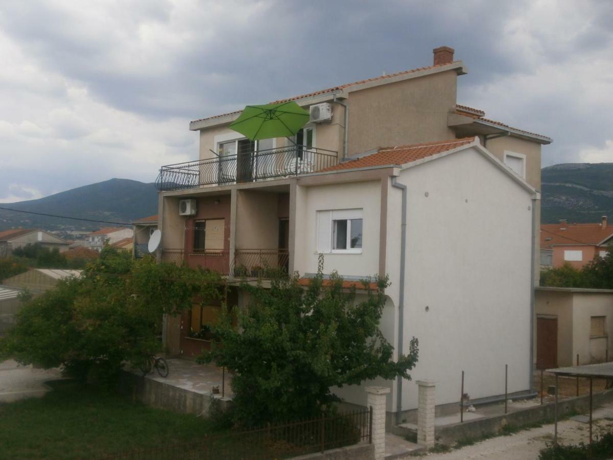 Apartmani Ljubica คาชเตลา ภายนอก รูปภาพ