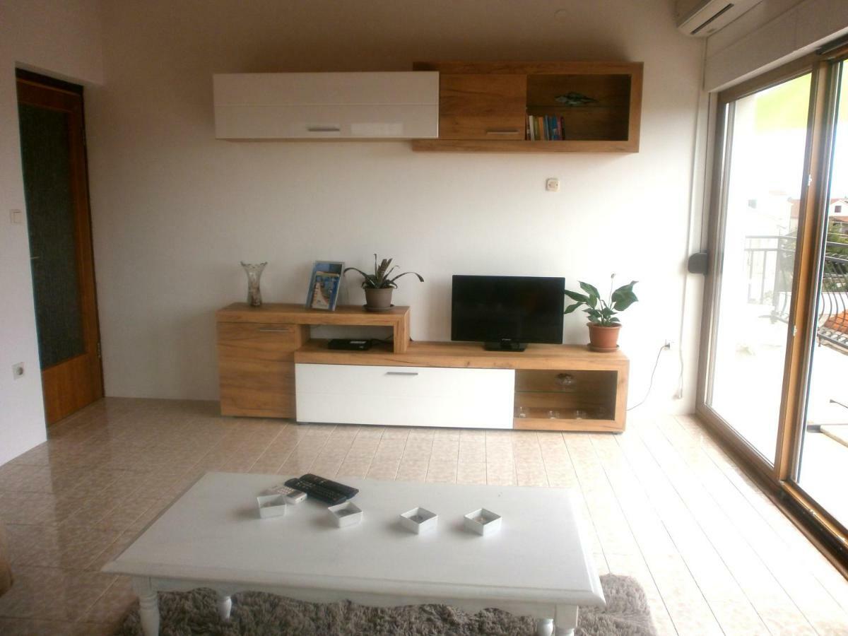 Apartmani Ljubica คาชเตลา ภายนอก รูปภาพ