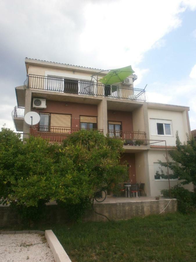 Apartmani Ljubica คาชเตลา ภายนอก รูปภาพ