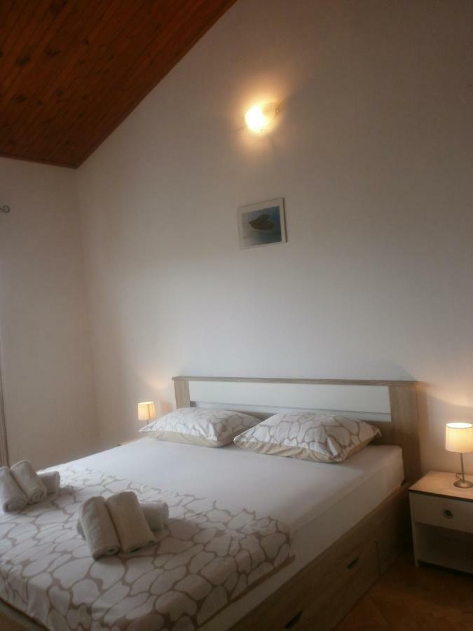 Apartmani Ljubica คาชเตลา ภายนอก รูปภาพ