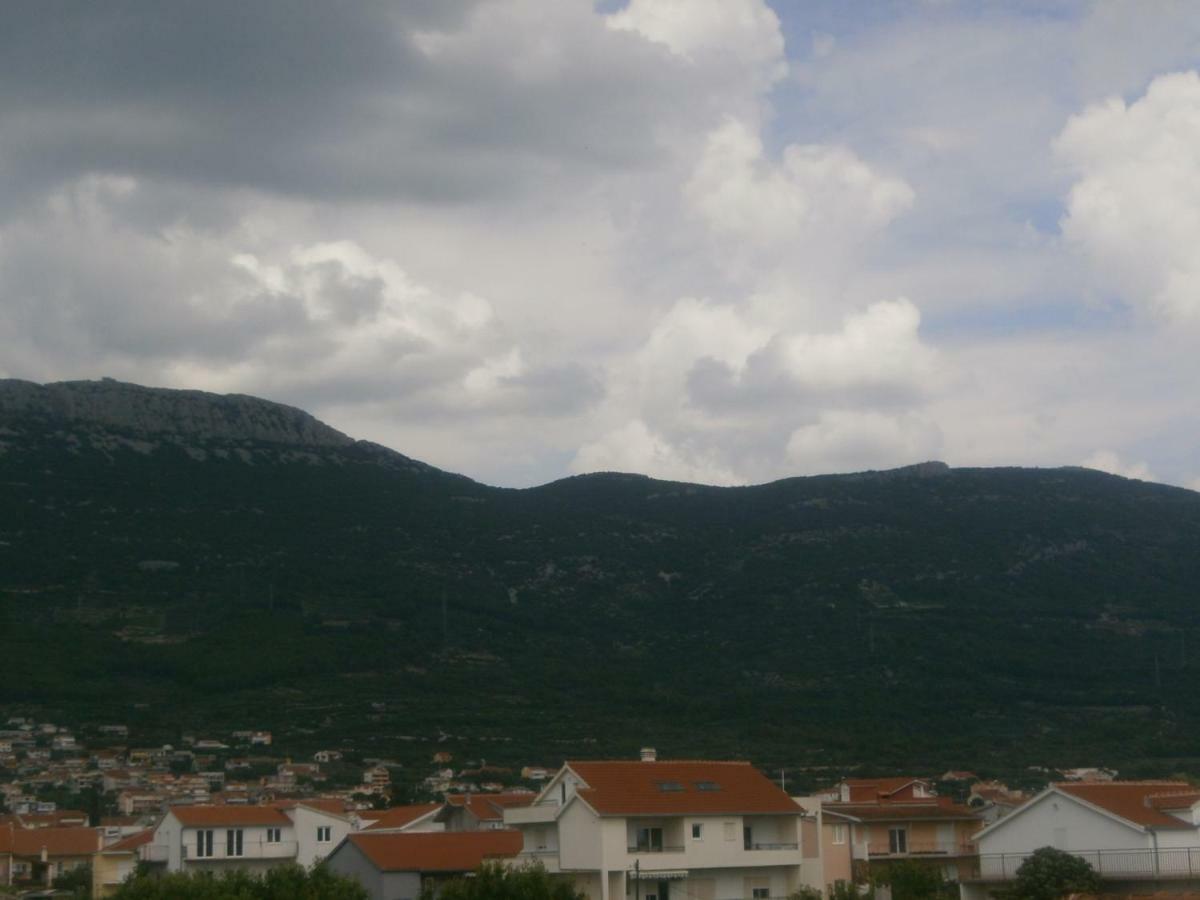 Apartmani Ljubica คาชเตลา ภายนอก รูปภาพ
