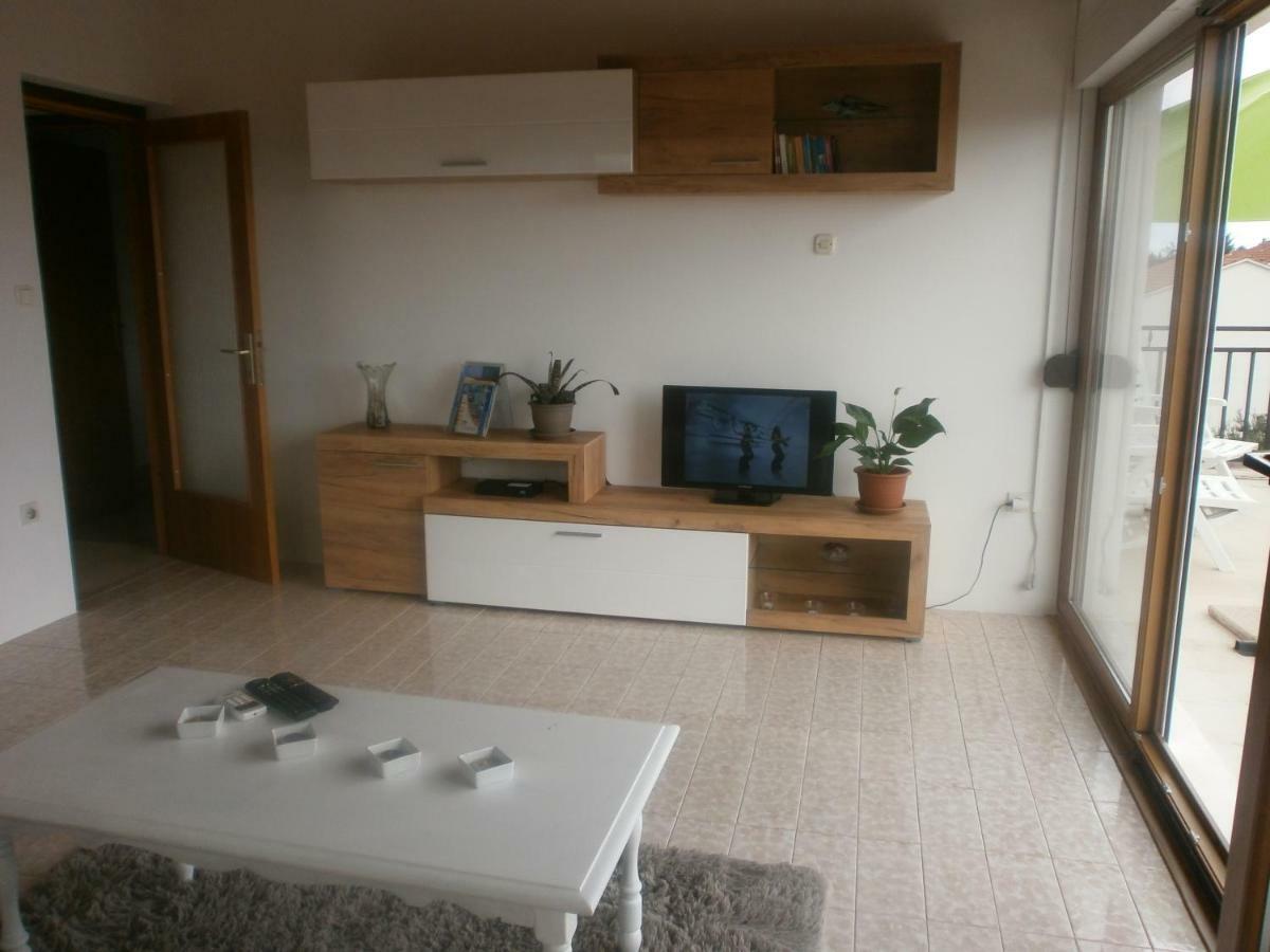 Apartmani Ljubica คาชเตลา ภายนอก รูปภาพ
