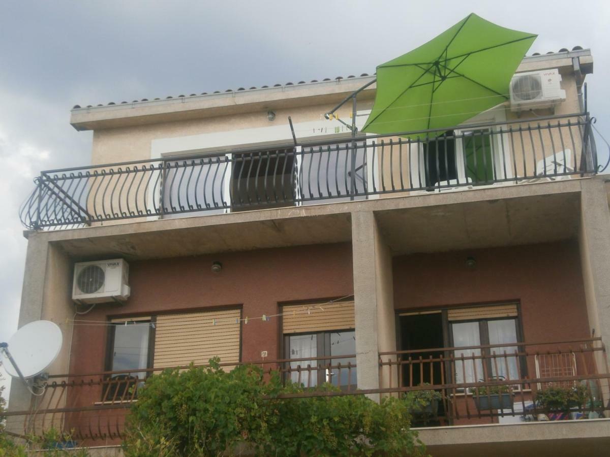 Apartmani Ljubica คาชเตลา ภายนอก รูปภาพ