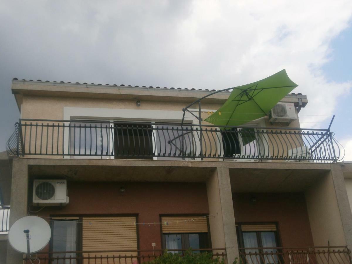 Apartmani Ljubica คาชเตลา ภายนอก รูปภาพ