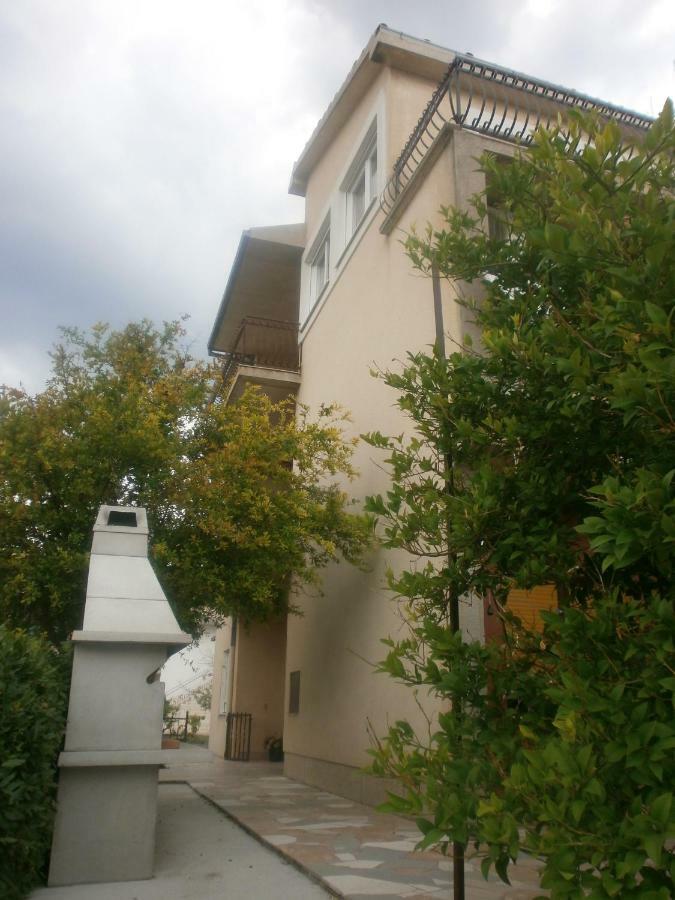 Apartmani Ljubica คาชเตลา ภายนอก รูปภาพ